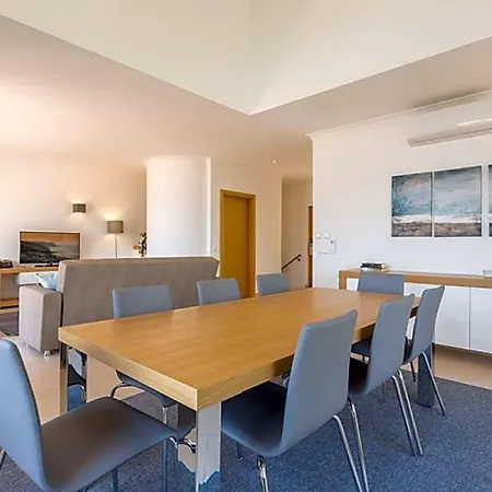 Апартаменты Sleeps 7 With Pool And Wifi *