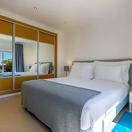 Sleeps 7 With Pool And Wifi Salema