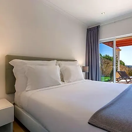 Sleeps 7 With Pool And Wifi サレマ